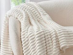 $7.52 – Prime: 50″ x 60″ BEDELITE 300GSM Fluffy Fleece Throw Blanket (Cream) + Free Shipping w/ Prime or on $35+ Prime: 50" x 60" BEDELITE 300GSM Fluffy Fleece Throw Blanket (Cream) + Free Shipping w/ Prime or on