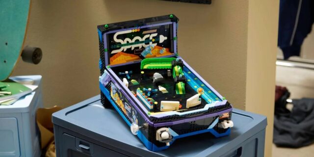 Lego Arcade Pinball Machine in white and yellow