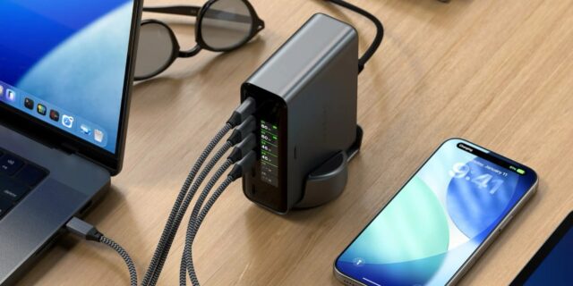 Satechi ChargeView 240W desktop charger